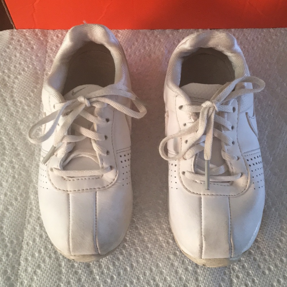 Nike - Picture 3 of 6